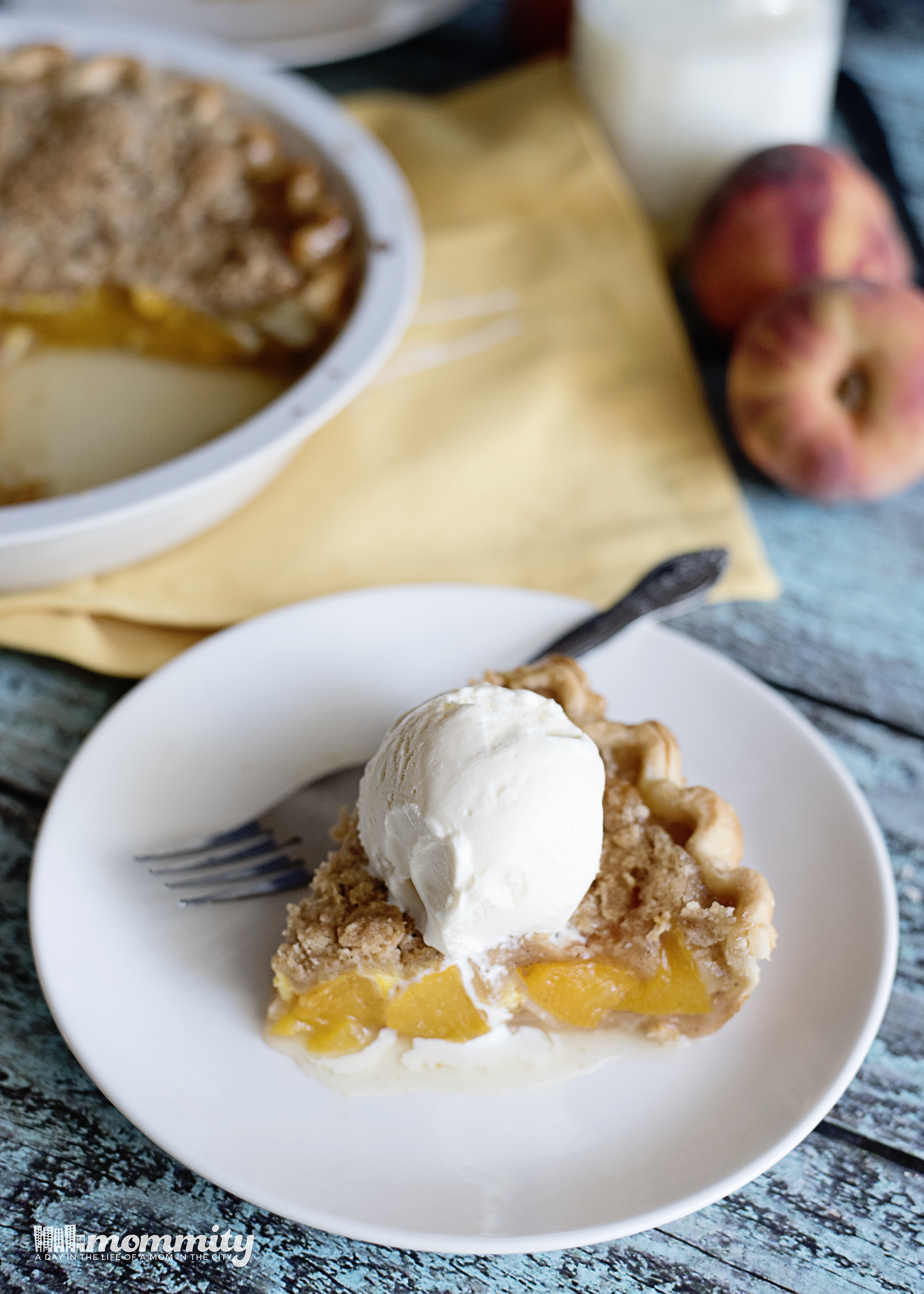 Delicious Peach Crumble Pie Recipe with Brown Sugar Topping
